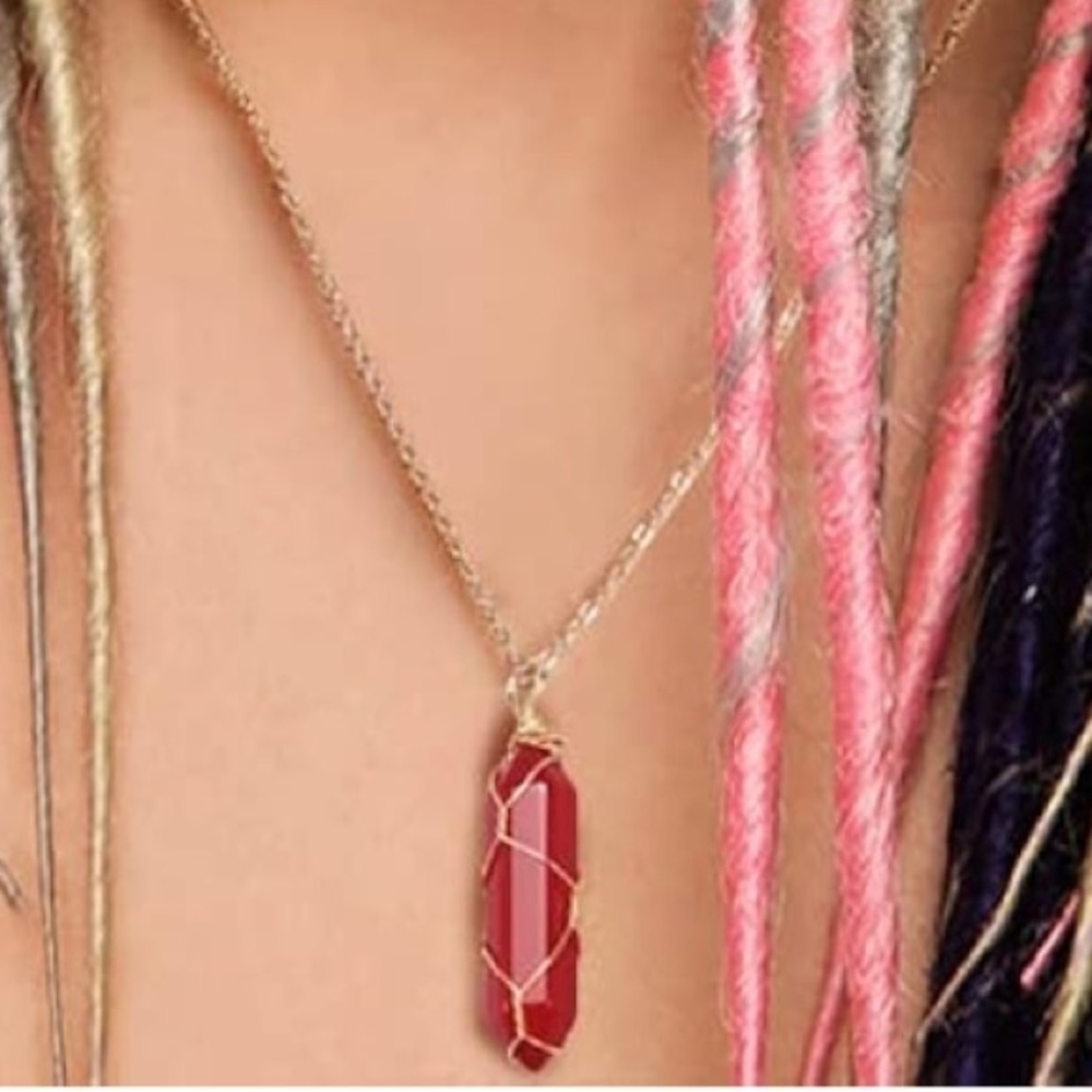 Vintage style necklace with pendant